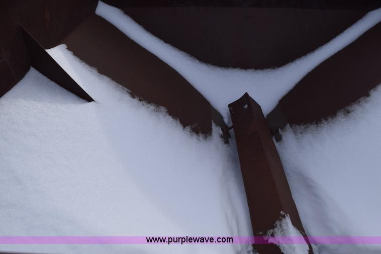 image for item E6038 Fertilizer spreader buggy