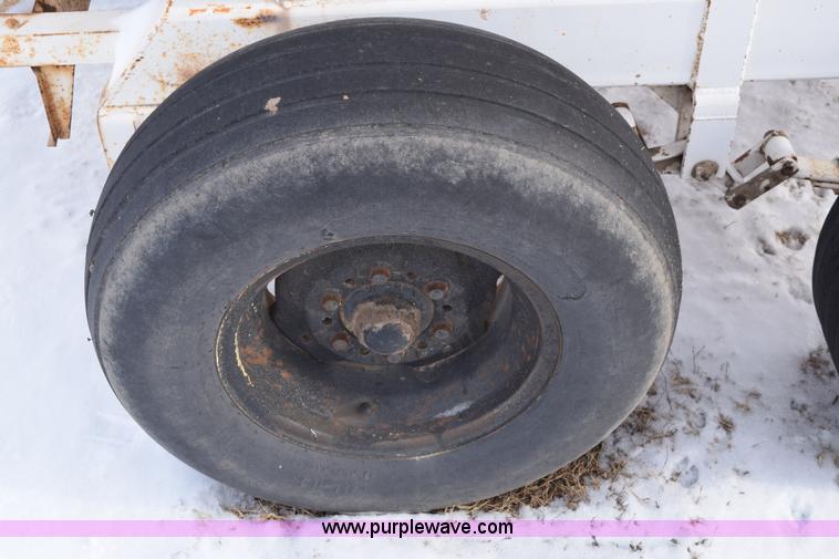 image for item E6038 Fertilizer spreader buggy