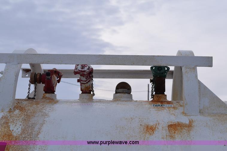 image for item E6040 Anhydrous ammonia nurse tank
