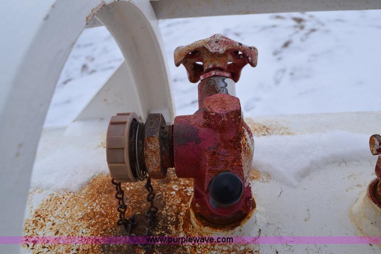 image for item E6040 Anhydrous ammonia nurse tank