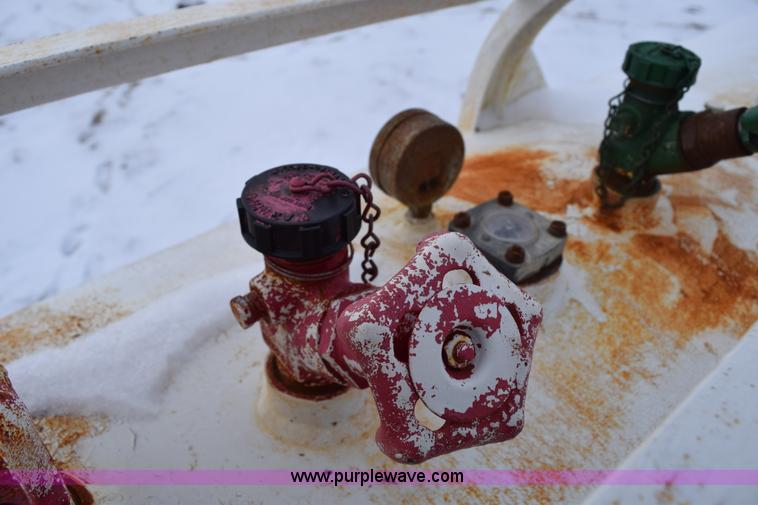 image for item E6040 Anhydrous ammonia nurse tank