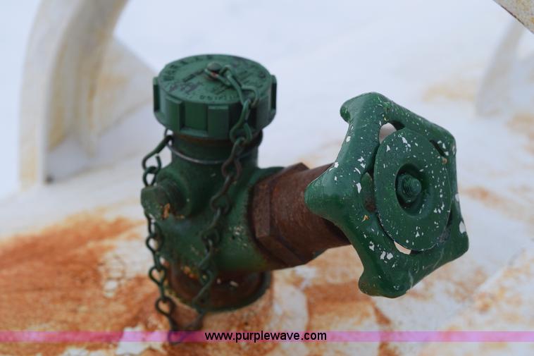 image for item E6040 Anhydrous ammonia nurse tank