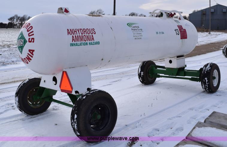 image for item E6041 Anhydrous ammonia nurse tank