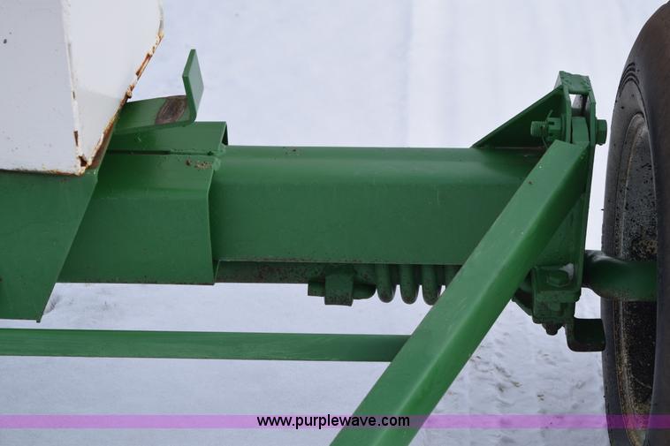 image for item E6041 Anhydrous ammonia nurse tank