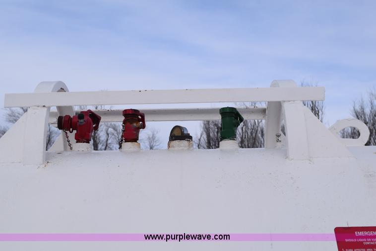 image for item E6041 Anhydrous ammonia nurse tank