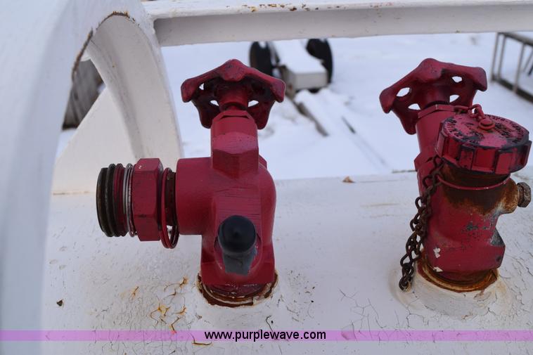 image for item E6041 Anhydrous ammonia nurse tank