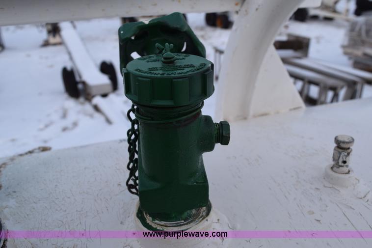 image for item E6041 Anhydrous ammonia nurse tank