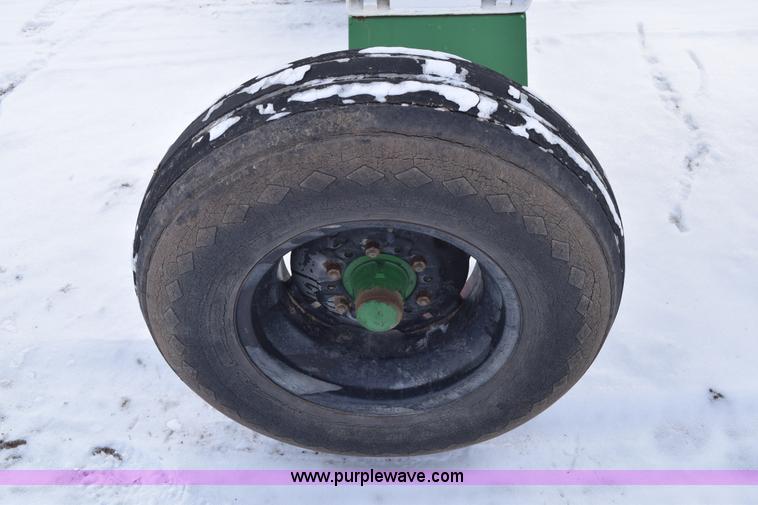 image for item E6041 Anhydrous ammonia nurse tank