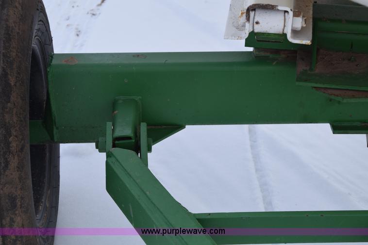 image for item E6042 Anhydrous ammonia nurse tank