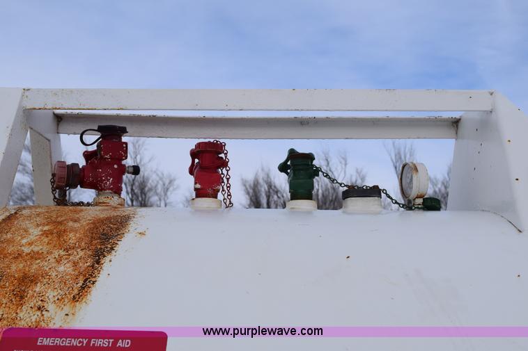 image for item E6042 Anhydrous ammonia nurse tank