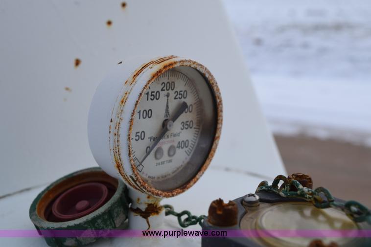 image for item E6042 Anhydrous ammonia nurse tank