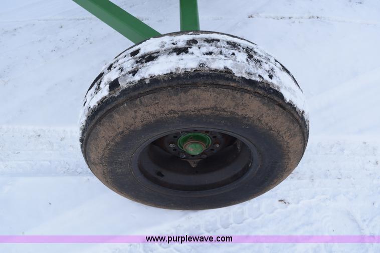 image for item E6042 Anhydrous ammonia nurse tank