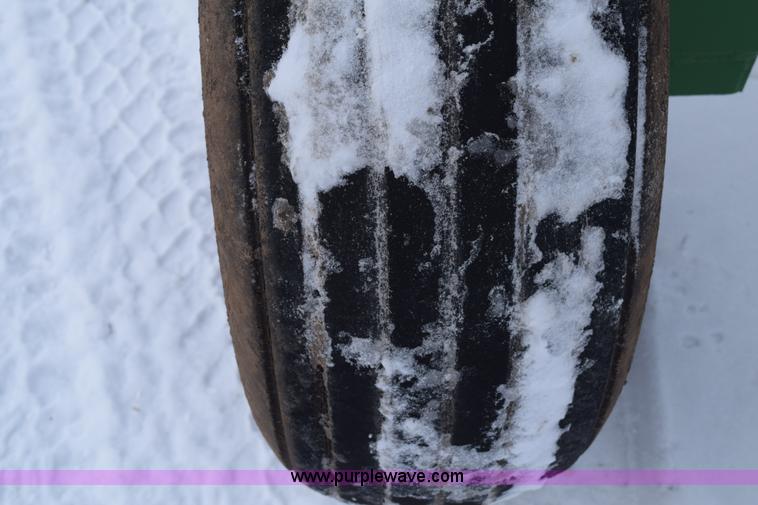 image for item E6042 Anhydrous ammonia nurse tank