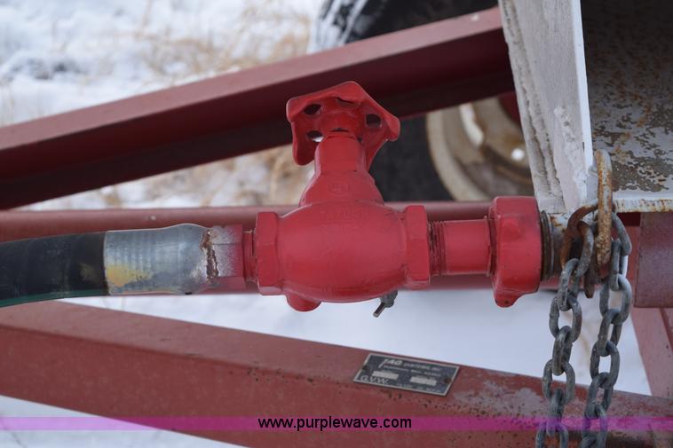 image for item E6043 Anhydrous ammonia nurse tank