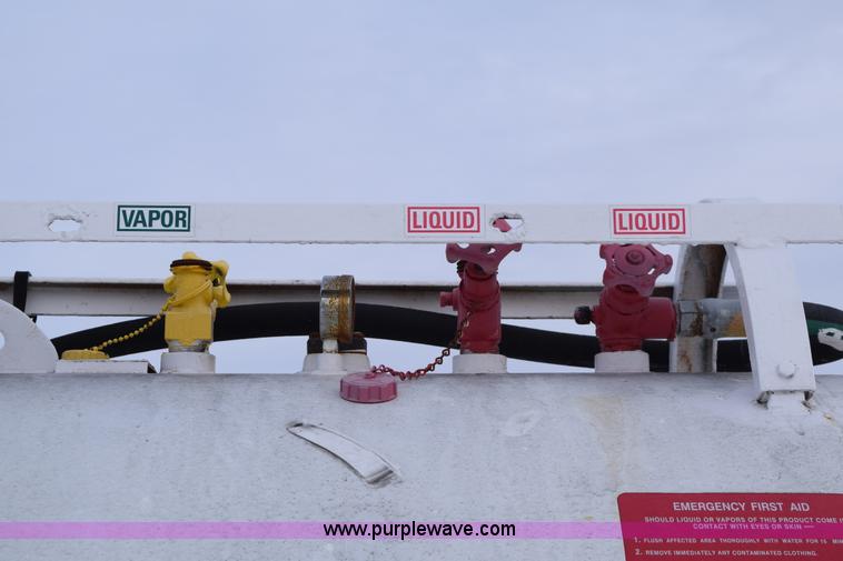 image for item E6043 Anhydrous ammonia nurse tank