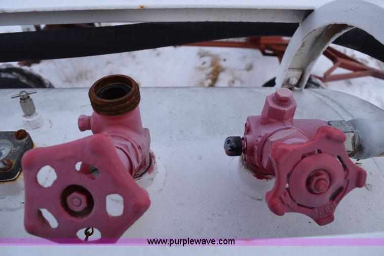 image for item E6043 Anhydrous ammonia nurse tank