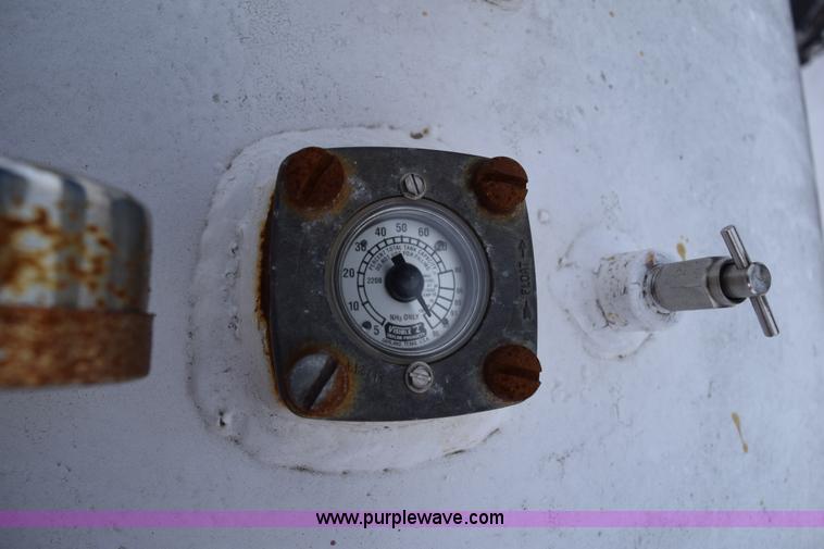 image for item E6043 Anhydrous ammonia nurse tank