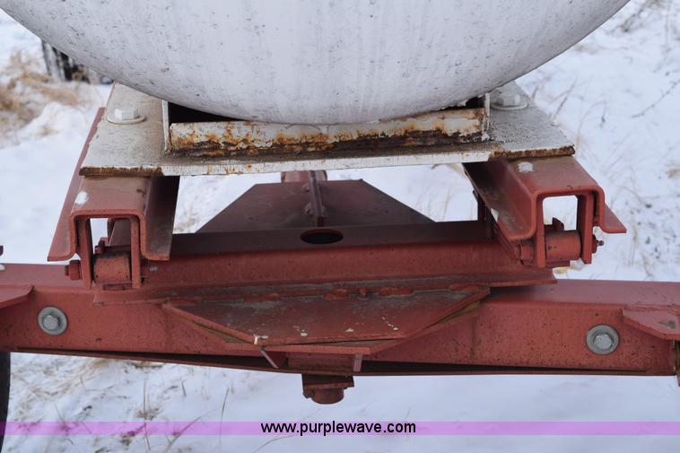 image for item E6043 Anhydrous ammonia nurse tank