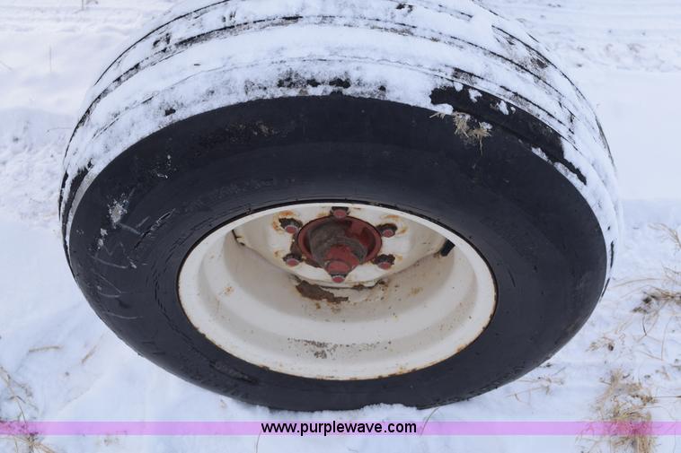 image for item E6043 Anhydrous ammonia nurse tank