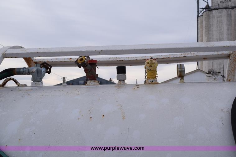 image for item E6047 Anhydrous ammonia nurse tank