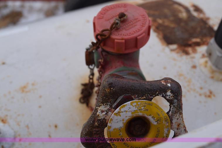 image for item E6047 Anhydrous ammonia nurse tank