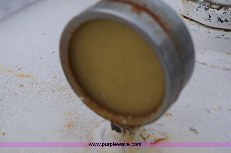 image for item E6047 Anhydrous ammonia nurse tank