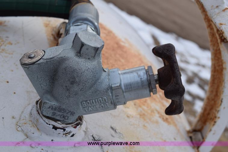 image for item E6047 Anhydrous ammonia nurse tank