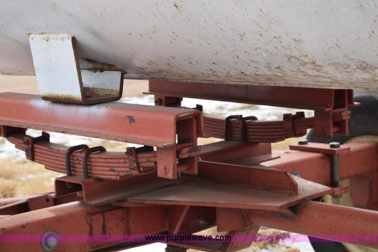 image for item E6047 Anhydrous ammonia nurse tank