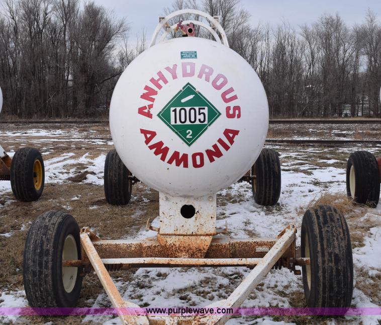 image for item E6048 Anhydrous ammonia nurse tank