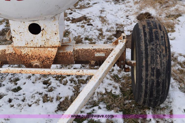 image for item E6048 Anhydrous ammonia nurse tank