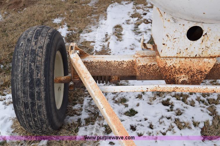 image for item E6048 Anhydrous ammonia nurse tank