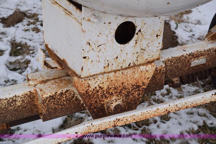 image for item E6048 Anhydrous ammonia nurse tank