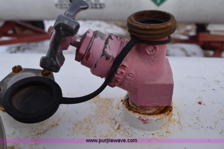 image for item E6048 Anhydrous ammonia nurse tank