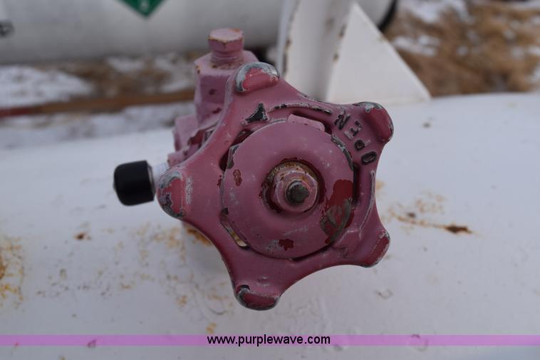 image for item E6048 Anhydrous ammonia nurse tank