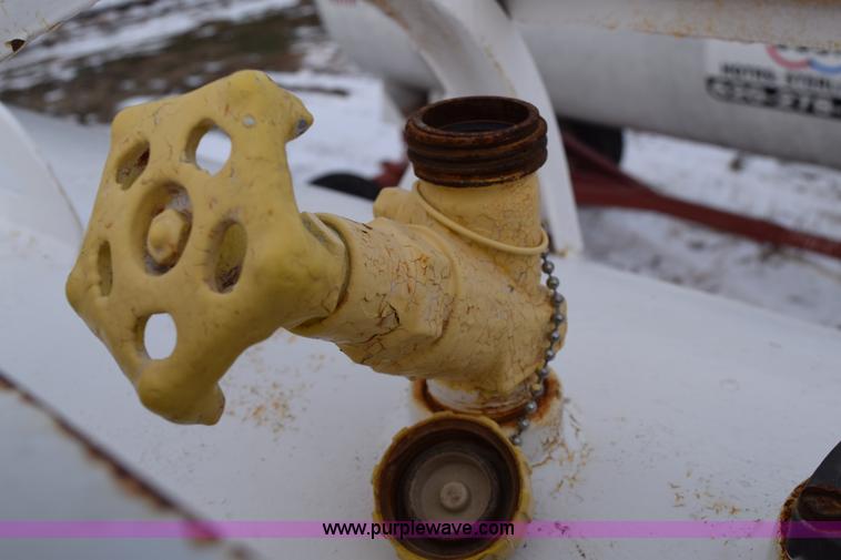 image for item E6048 Anhydrous ammonia nurse tank