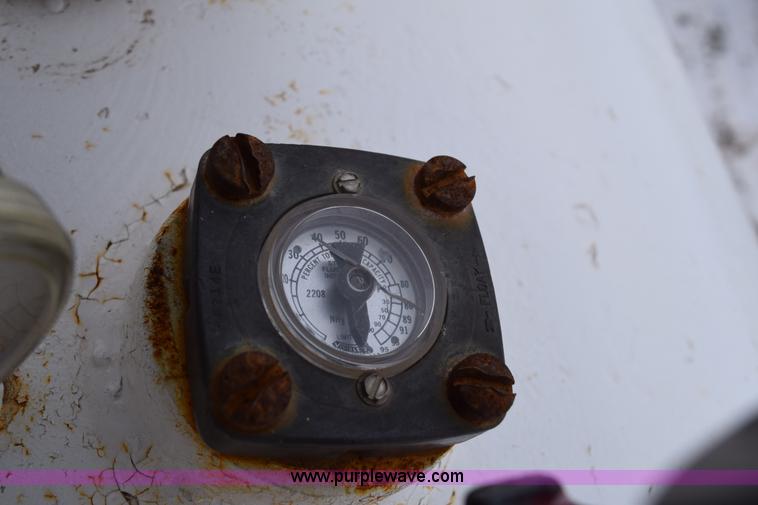 image for item E6048 Anhydrous ammonia nurse tank