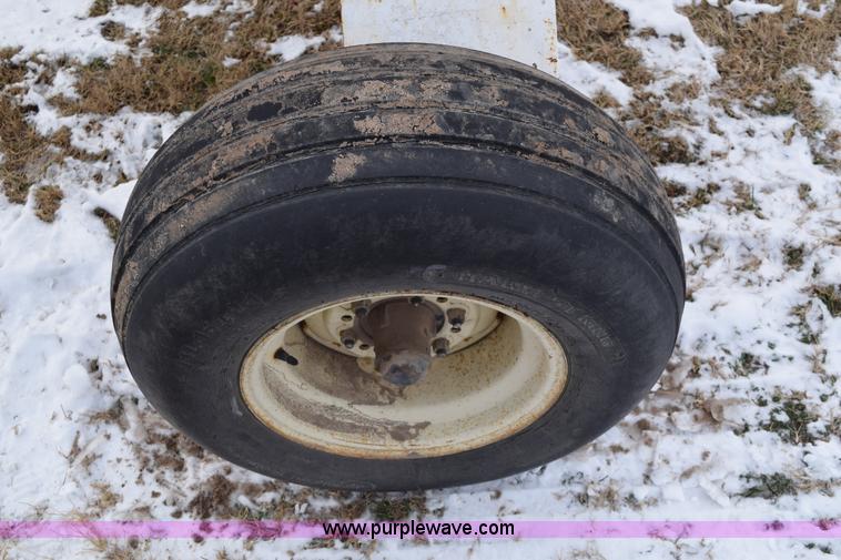 image for item E6048 Anhydrous ammonia nurse tank