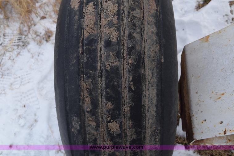 image for item E6048 Anhydrous ammonia nurse tank