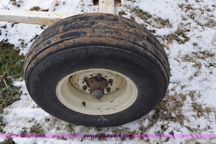 image for item E6048 Anhydrous ammonia nurse tank