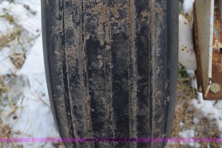 image for item E6048 Anhydrous ammonia nurse tank