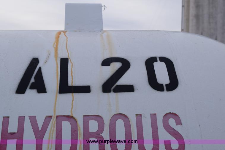 image for item E6048 Anhydrous ammonia nurse tank