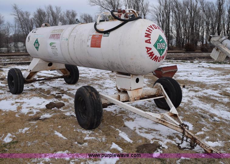 image for item E6049 Anhydrous ammonia nurse tank