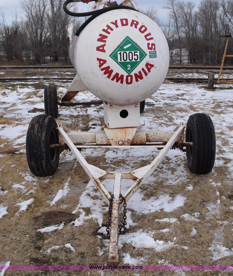 image for item E6049 Anhydrous ammonia nurse tank