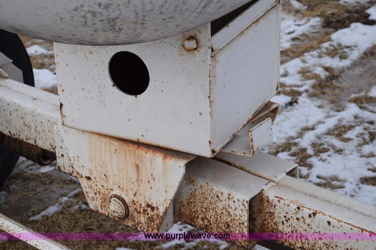 image for item E6049 Anhydrous ammonia nurse tank