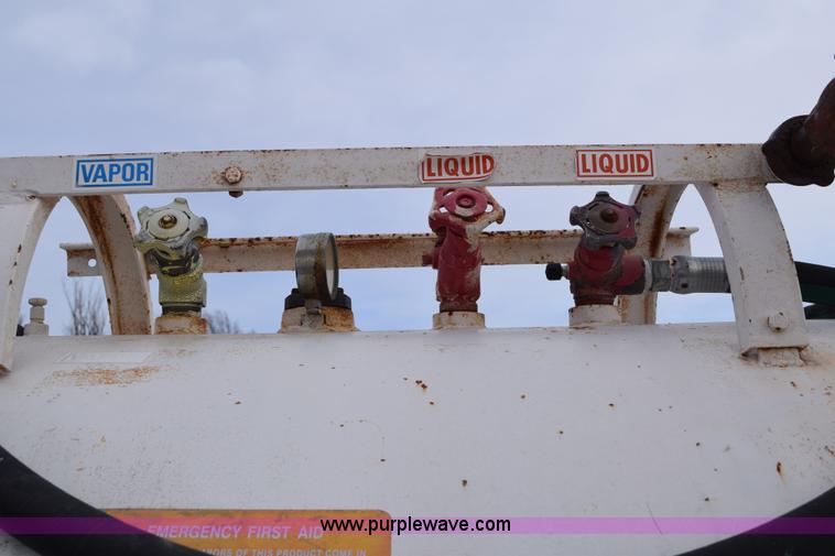 image for item E6049 Anhydrous ammonia nurse tank