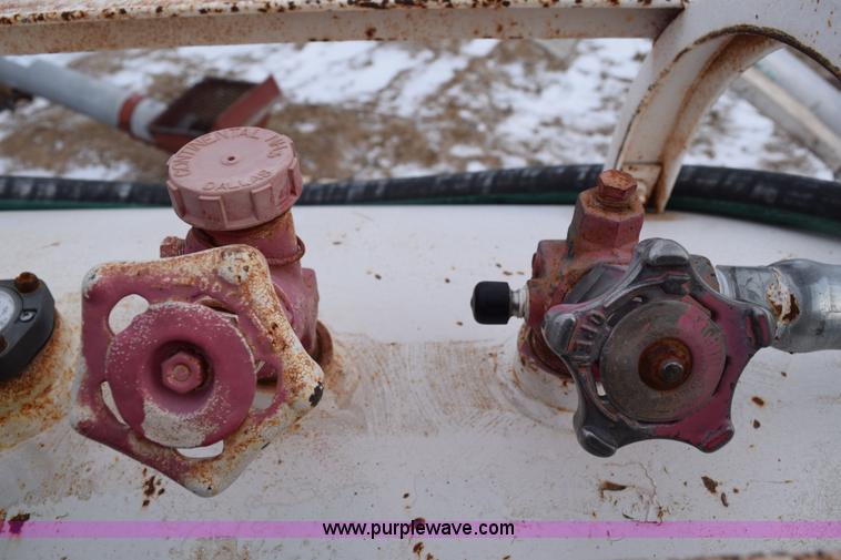 image for item E6049 Anhydrous ammonia nurse tank