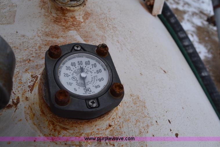 image for item E6049 Anhydrous ammonia nurse tank