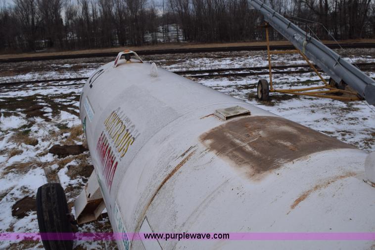 image for item E6049 Anhydrous ammonia nurse tank