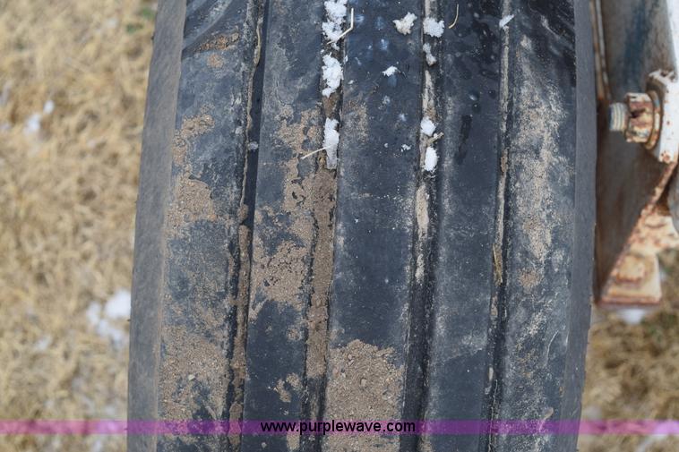 image for item E6049 Anhydrous ammonia nurse tank