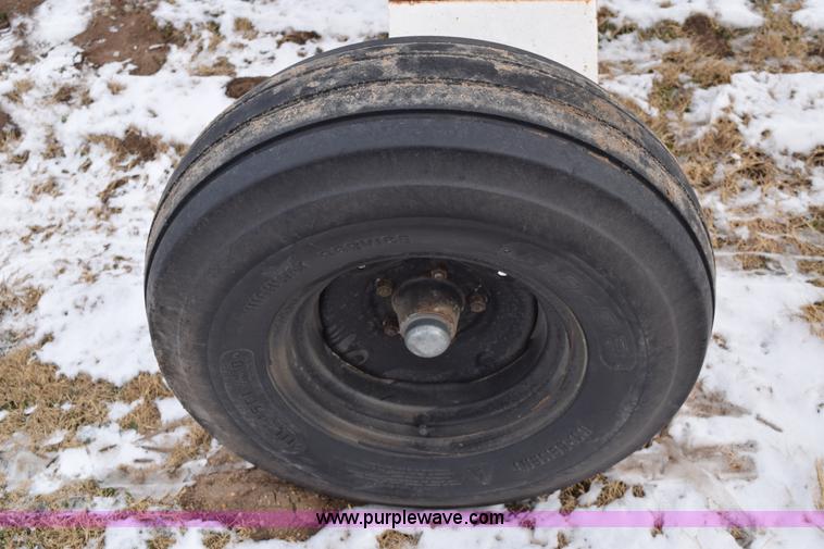 image for item E6049 Anhydrous ammonia nurse tank